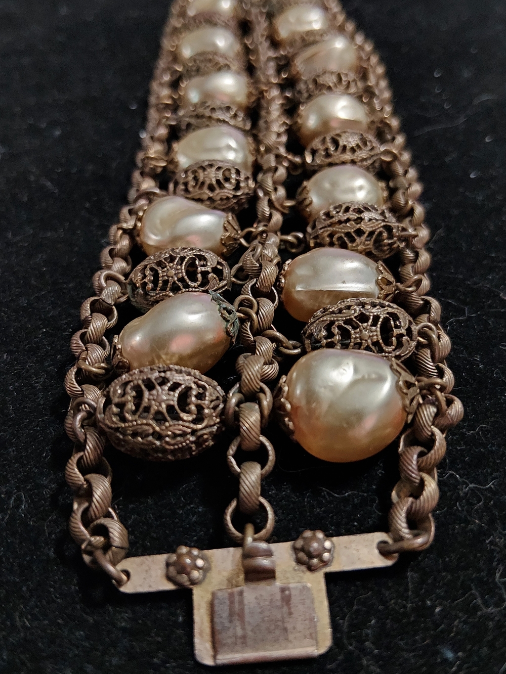 Miriam Haskell Gold-Tone Filigree and Cream Pearl Bracelet - Picture 4 of 6